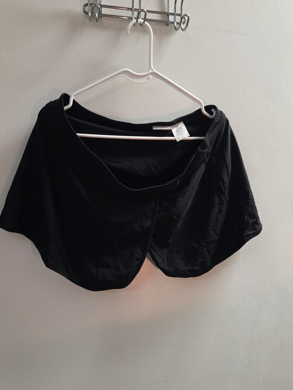 JACLYN SMITH Black Short Sleeve Cropped Wrap Shrug